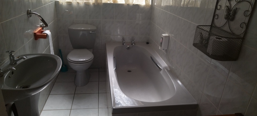 5 Bedroom Property for Sale in Pellissier Free State